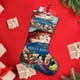 thumbnail image 4 of Los Pequeñines Tema: Calcetines de Navidad, fino lino blanco para colgar en escaleras y chimenea, decoración navideña para el hogar, regalo de Navidad.54cm×38cm, 4 of 5