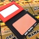 thumbnail image 4 of Maquillaje TheBalm Hot Mama! Sombra, rubor e iluminador, 4 of 8