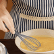 thumbnail image 4 of Paquete de 5 mini batidores de silicona de colores para cocina, para mezclar masa, leche, huevos y revolver., 4 of 5