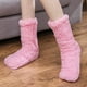 thumbnail image 4 of Calentadores de piernas peludos por encima de la rodilla, calcetines de felpa, pantuflas altas y largas, calcetines de invierno para dormir en casa para mujeres y hombres., 4 of 5