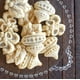 thumbnail image 5 of Sellos para galletas Nordic Ware Holiday Cast, redondos, 3 cm, plateados, 5 of 7