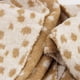 thumbnail image 3 of Bufanda/chal Triangular Mujer Tejida Bambi Print Reversible crema Talla Única, 3 of 4