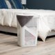 thumbnail image 2 of Cesta para ropa Mind Reader, 60 L, delgada, con tapa ventilada, blanca, 2 of 6