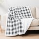 thumbnail image 2 of Manta PAVILIA Buffalo Plaid Sherpa gris claro 50x60, 2 of 8