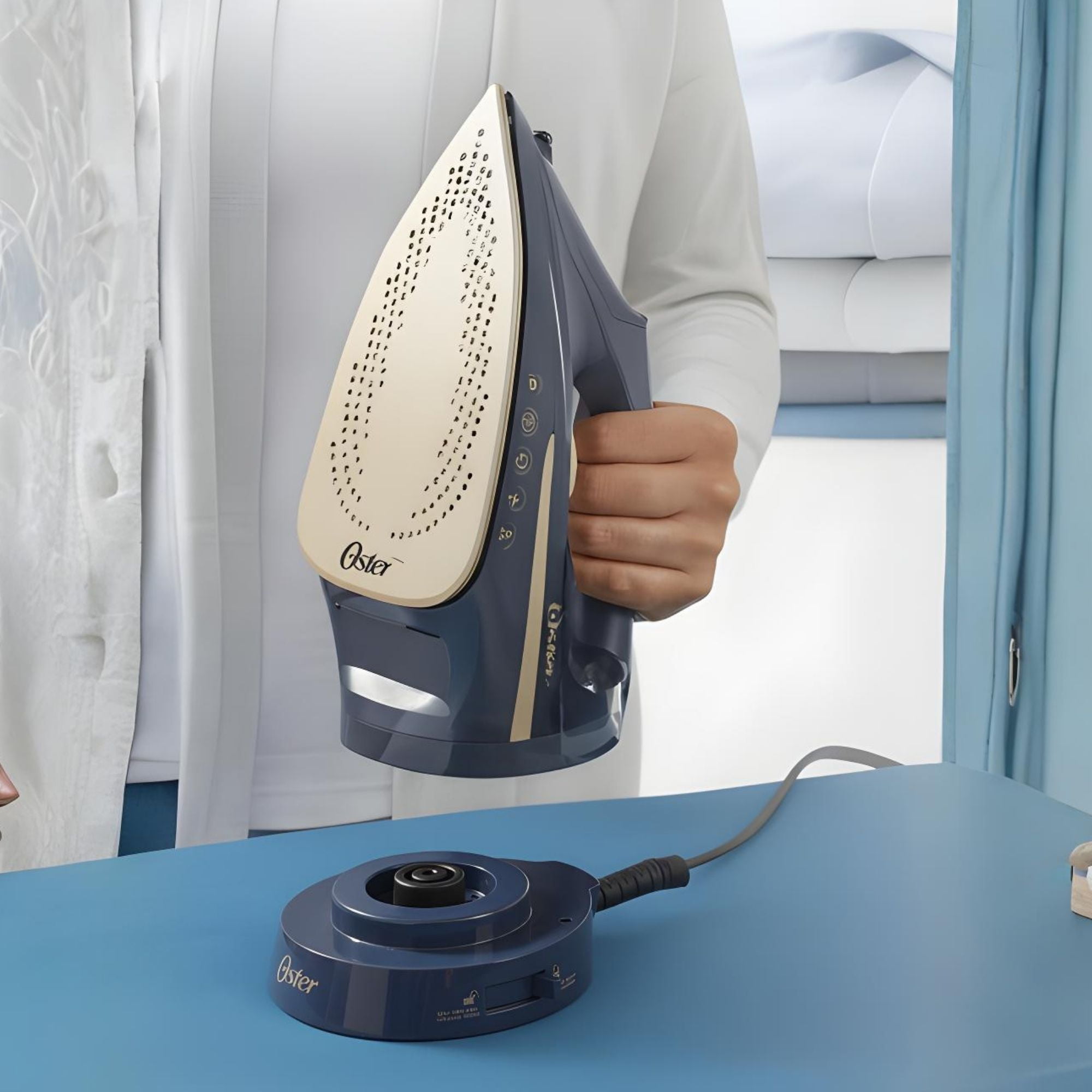 Plancha De Vapor Inalámbrica Oster® 2 En 1 Con Suela De Cerámica Gcstcc5000