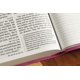 thumbnail image 5 of Biblia HarperCollins Impresión Super Gigante Rosa, 5 of 6