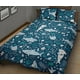 thumbnail image 2 of Simpático juego de cama con estampado de tiburones, 2 of 3