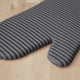 thumbnail image 4 of Juego de guantes de cocina KitchenAid de silicona suave acanalada, 2 unidades, 4 of 6