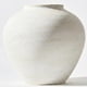 thumbnail image 1 of Jarrón Ryddelighome grande de metal con textura blanca con aspecto de piedra, 27 cm, 1 of 6