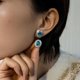 thumbnail image 4 of Aretes de Paraiba Azul Simulada de Forma Ovalada / Rubí Creado para Mujer con Acabado Cepillado Aretes de Plata Esterlina 925 Aretes de Botón de Diamante Simulado con CZ para Mujer, 4 of 5
