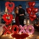 thumbnail image 3 of Juego de globos románticos Paivanwoo con globos en forma de corazón rojo y 500 pétalos de rosa, 3 of 8