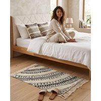 Myl Todo Hogar - Pack Alfombra 60X90 Cm + 2 Fundas De Cojín Con Bordado Tufting Y Flecos