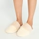 thumbnail image 2 of Pantufla de Mujer Zapatilla Gamuza Taupe Claro, 2 of 3