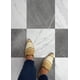 thumbnail image 3 of Baldosas FloorPops x Chris Loves Julia Bonneville, mármol gris y blanco, 30,48 x 30,48 cm, 3 of 6