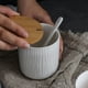 thumbnail image 4 of No azucarero de cerámica, azucarero de porcelana con tapa de madera y cuchara de porcelana, azucarero retro pequeño, adecuado para cafetería, cocina y desayuno en casa, color blanco, 4 of 5