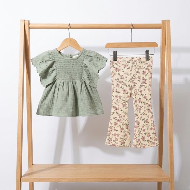 Conjunto Para Niña De Polera Y Pantalón Estampado Acampanado 2 Prendas