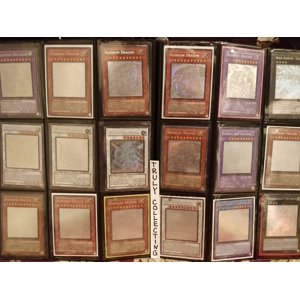 Lote De Cartas Coleccionables De Yu-Gi-Oh! 400 Premium Con 11 Hologramas Y 25 Cartas Raras