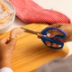 thumbnail image 3 of Juego de 2 tijeras de cocina JOYCE CHEN azul, 3 of 7