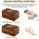 thumbnail image 5 of Reloj despertador digital de madera con carga inalámbrica, pantalla LED de 3 alarmas, control de sonido y función de repetición dual para dormitorio, mesita de noche y oficina., 5 of 8