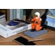 thumbnail image 4 of Portaplumas CYXStar de 10 cm con soporte para celular en naranja y dorado, 4 of 9