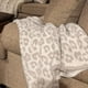 thumbnail image 2 of Manta de lana de medio terciopelo Manta de punto con estampado de leopardo para niños Manta de punto con forro polar Manta descalza con estampado de leopardo Manta de ensueño, 2 of 5