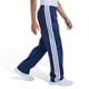thumbnail image 2 of Pantalón deportivo adidas para niño con cintura elástica y 3 franjas, talla L, 2 of 3