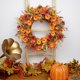 thumbnail image 2 of Guirnalda J'FLORU 56 cm Otoño con Margaritas y Bayas para Interior, 2 of 7