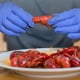 thumbnail image 2 of Lote de 100 guantes desechables de látex, universales, de limpieza, multifuncionales, para uso doméstico, alimentario, médico y cosmético., 2 of 5