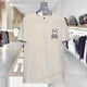 thumbnail image 4 of Encantadora camiseta con ilustración de conejo universal para hombre y mujer: ropa informal con estampado gráfico único, el regalo perfecto para los amantes de los conejos., 4 of 5
