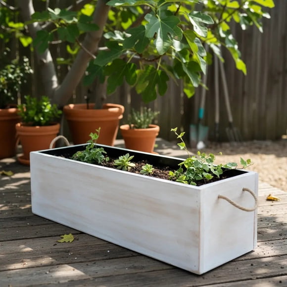 Jardinera de madera, pintada y barnizada.