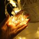 thumbnail image 4 of Luces navideñas, guirnalda de luces con forma de copo de nieve de 5 m, 40 luces LED, funciona con pilas, impermeable, para Navidad, jardín, patio, dormitorio, fiesta, decoración, iluminación interior, 4 of 7