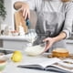 thumbnail image 2 of Joseph Joseph Twist Whisk 2 en 1 plegable, batidor plano y globo, 2 of 3