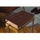 thumbnail image 5 of Biblia HarperCollins KJV de gran formato con cubierta de cuero suave color marrón, 5 of 9