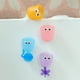 thumbnail image 2 of Juguete de baño Munchkin Falls para bebés y niños pequeños con 1 taza a partir de 12 meses, 2 of 4