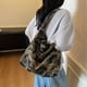 thumbnail image 5 of Bolso Tote de Lona Camuflada para Mujer, Bolso Cruzado Casual de Gran Capacidad, Bolso Hobo con Correa Fija y Cierre de Zíper, Bolso Ligero de Lona para Uso Diario, Viaje y Trabajo, 5 of 8