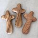 thumbnail image 2 of Set de cruces Holyland Crafted Art de madera de olivo de 10.5 cm, 2 of 8