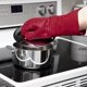 thumbnail image 4 of Juego de 4 piezas de agarraderas y guantes de horno de silicona All-Clad, 4 of 5