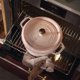 thumbnail image 4 of Cocotte STAUB de hierro fundido esmaltado de 4 qt, color rosa peonía, 4 of 8