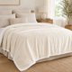 thumbnail image 3 of Manta Martiné Flannel Sherpa 127x152 cm Crema, 3 of 3