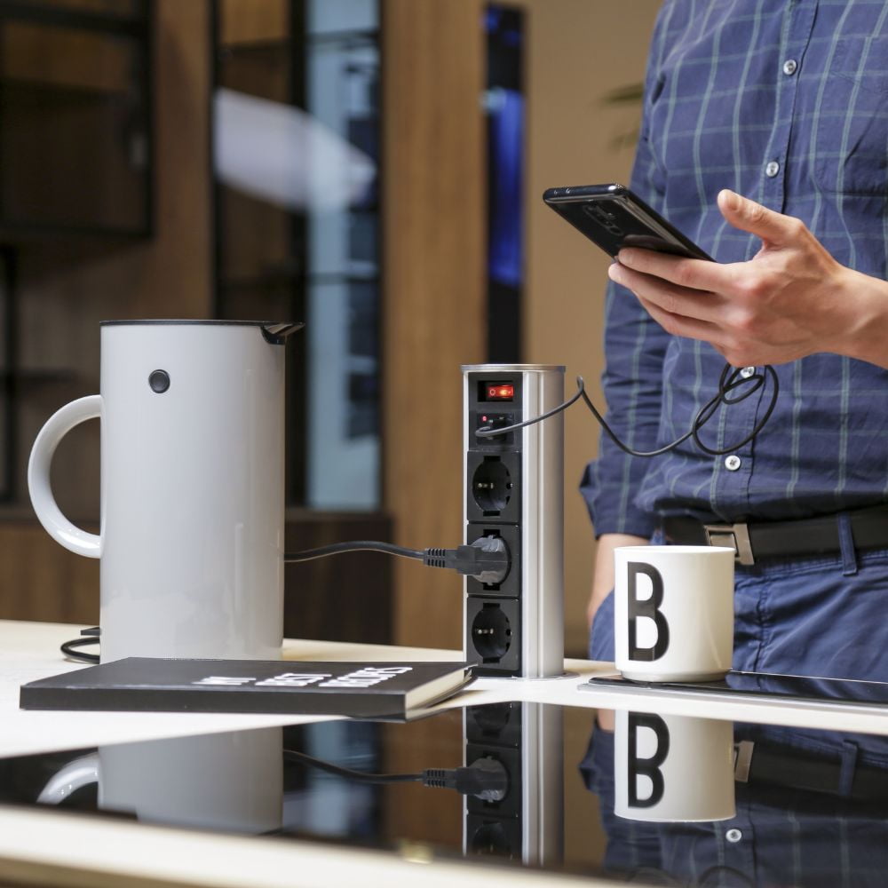 Torre Enchufes Más Usb Con Sistema Pop-up Neumatica Hbt