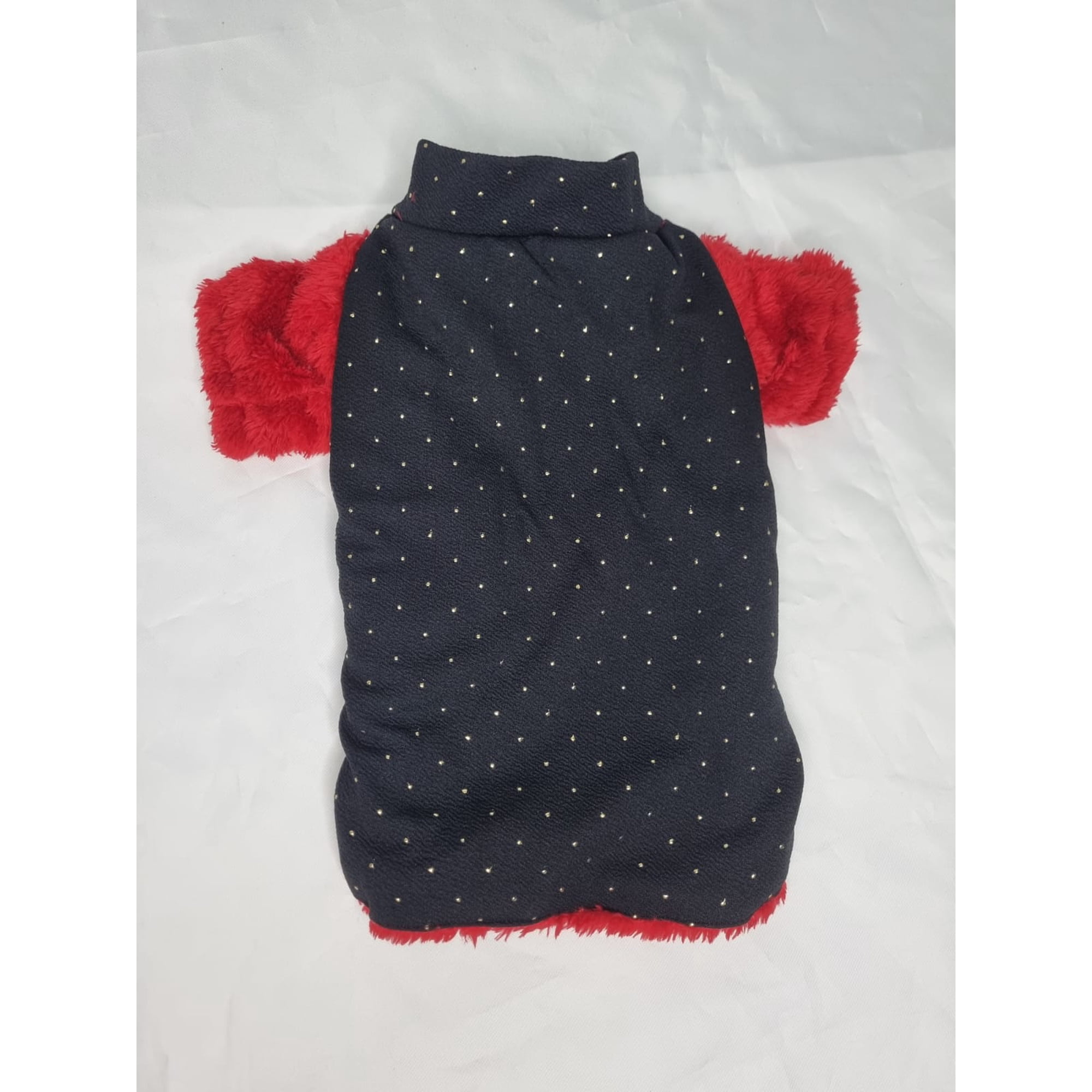 Polerón mascota cordero rojo diseño negro tachas talla XL