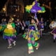 thumbnail image 5 of Paquete de 2 Boa de Pluma Mardi Gras de 6 pies / 72 pulgadas de largo - Plumas exuberantes y esponjosas en Mardi Gras Colos, gran accesorio para trajes de Mardi Gras para mujeres y hombres, disfraces, 5 of 7