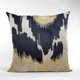 thumbnail image 4 of Almohada Velvet Glamour de Plutus Brands, color negro, dorado y crema, 45 x 45 cm, 4 of 5