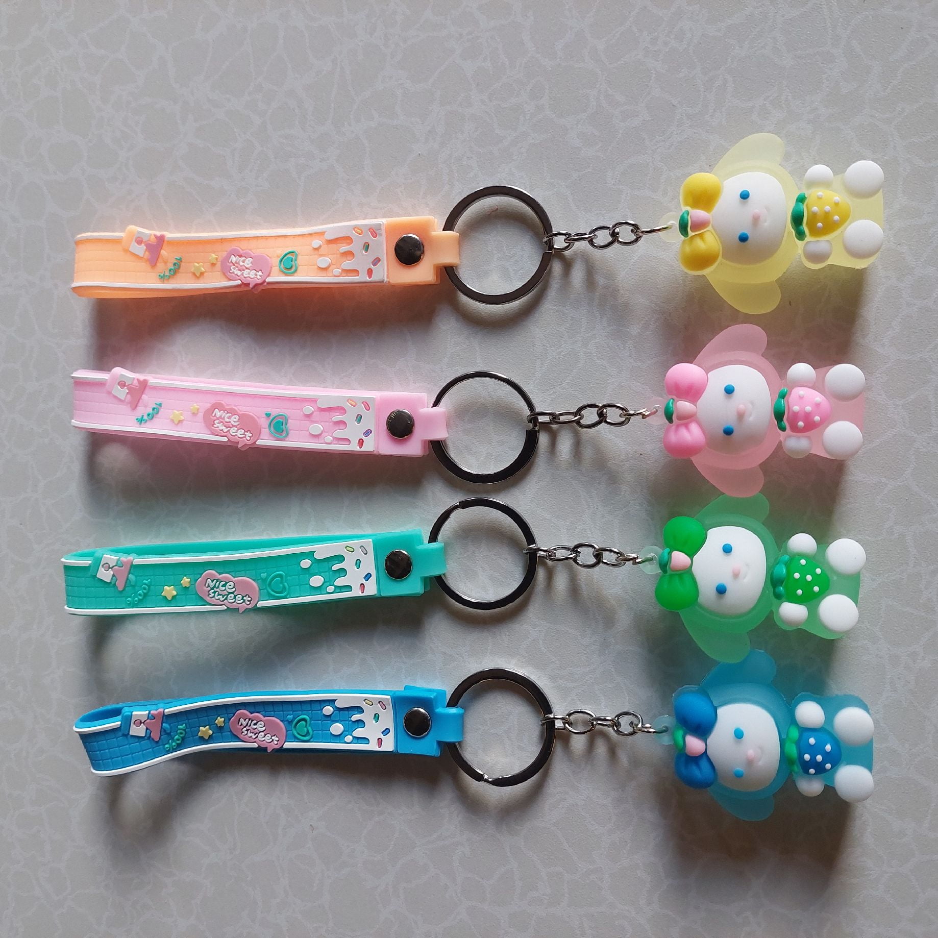 Mundo Eve - Llavero Silicona Oso Gominola