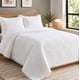 thumbnail image 3 of Cubrecama King con Diseño en Relieve y Pompones Decorativos, 3 of 6