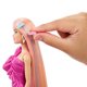 thumbnail image 4 of Muñeca Barbie de cabello divertido y elegante con cabello rubio extralargo, 4 of 7