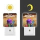 thumbnail image 3 of Pregunta a los StoryBots Luz nocturna LED con sensor de anochecer a amanecer para dormitorio, baño, pasillo, escaleras - Lámpara LED nocturna de enchufe, 0.5W - 1 pieza, 3 of 6