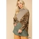 thumbnail image 3 of Top de Cuello Alto de Punto Mixto con Estampado Animal y Liso con Mangas Largas, 3 of 5