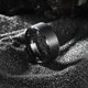 thumbnail image 2 of Alianza King Will de tungsteno negro, 8 mm, talla 10, 2 of 7