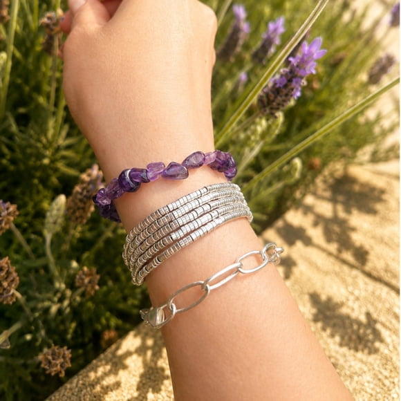 Pulsera elasticada de piedra amatista natural – protección y paz interior para el día a día